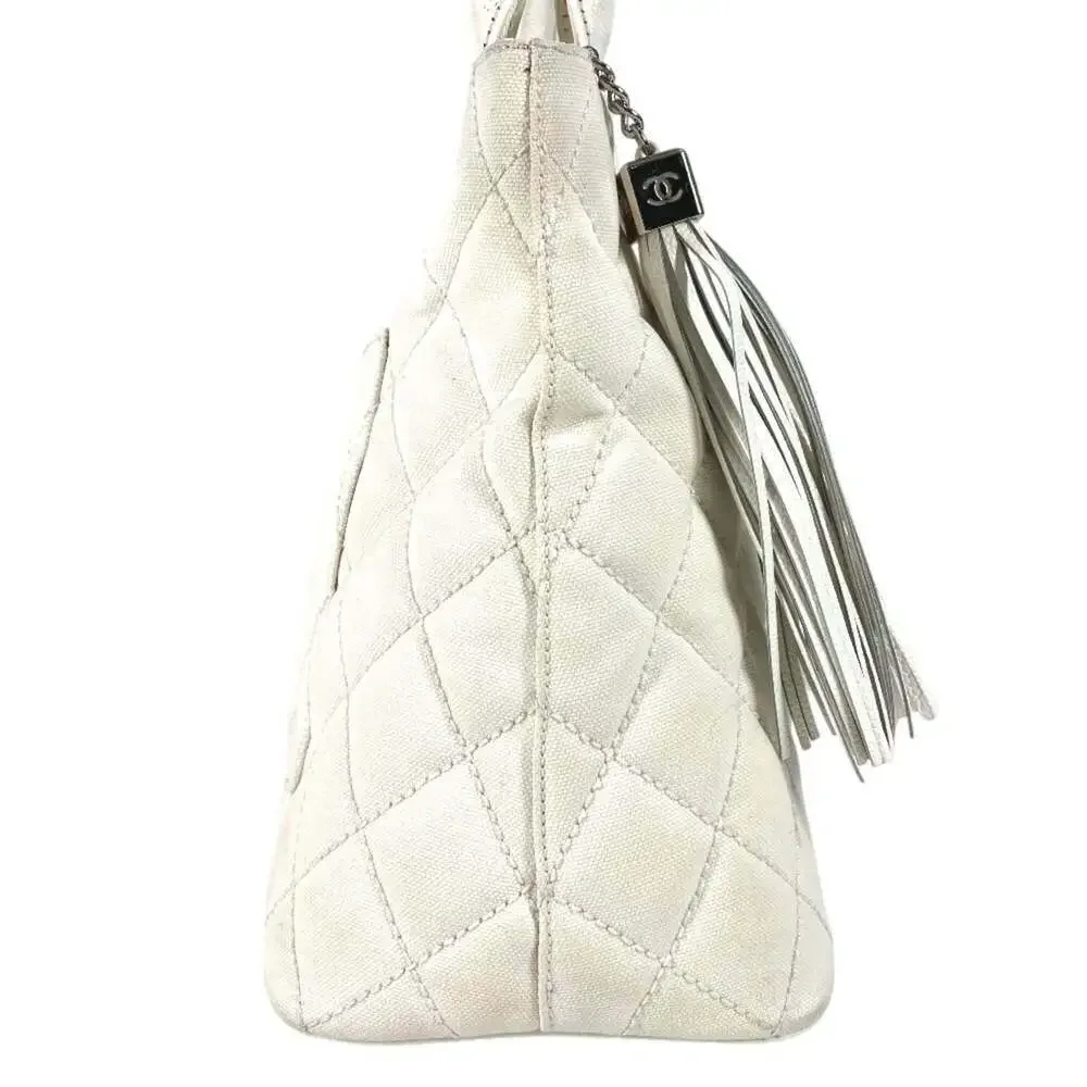 CHANEL White Leather Logo Shoulder Bag